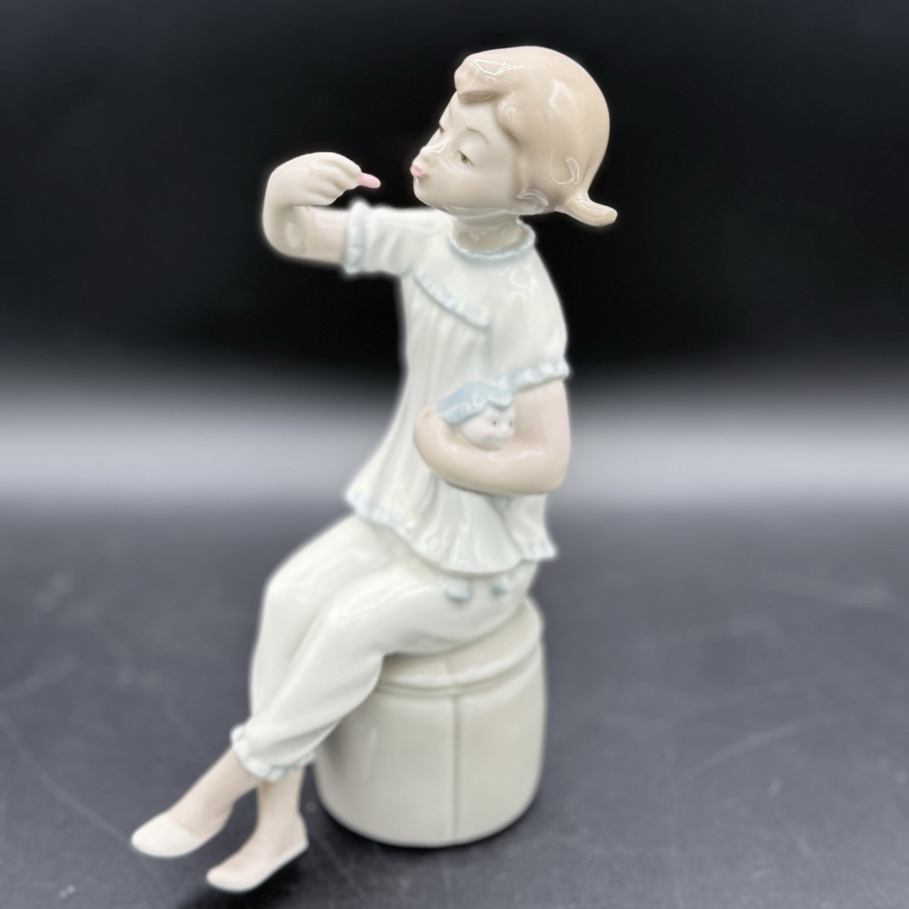 Lladro Figurine 1083 Girl with Doll & Lipstick Vintage Spain Retired Glossy 7"